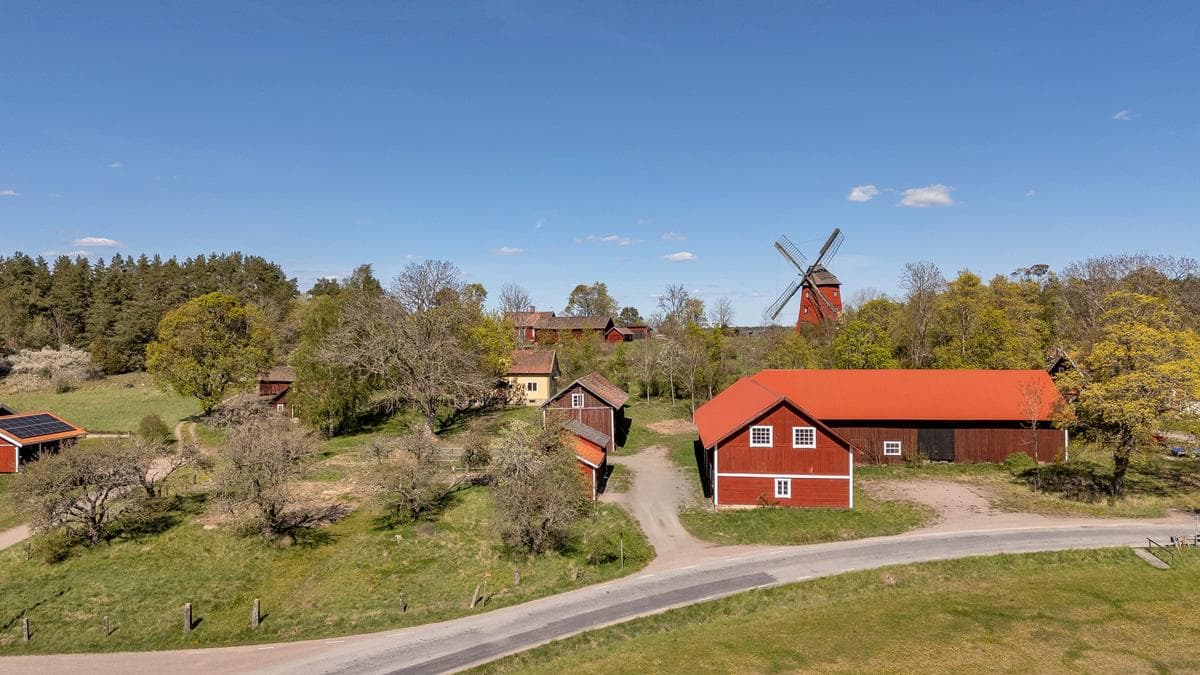 Väsby 33, Väsby